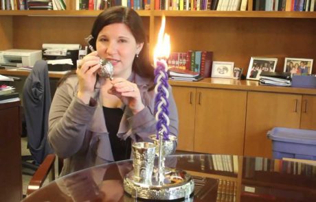 How to Perform the Reform Havdalah Ceremony